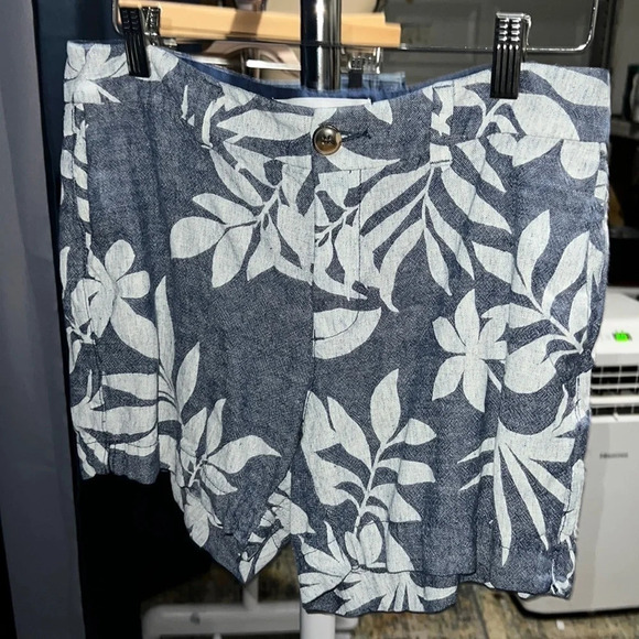 OLD navy every day, chambray short with white tropical floral accent - Picture 1 of 4